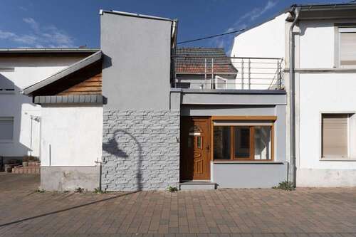 Foto - Haus zum Kaufen in Erbes-Büdesheim 110.000,00 € 51.95 m²