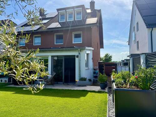 Foto - Haus zum Kaufen in Niederkassel 692.000,00 € 165 m²
