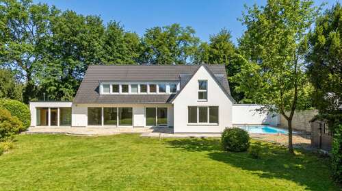 Foto - Haus zum Kaufen in Köln Hahnwald 1.950.000,00 € 329 m²