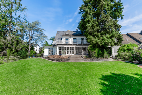 Foto - Haus zum Kaufen in Obertshausen 1.690.000,00 € 469 m²