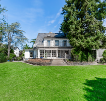 Haus zum Kaufen in Obertshausen 1.690.000,00 € 469 m²
