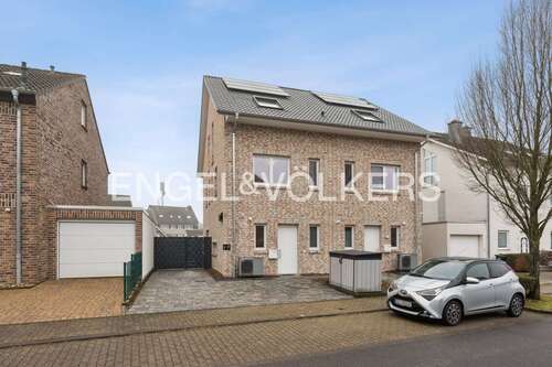 Foto - Haus zum Kaufen in Dormagen 710.000,00 € 123 m²