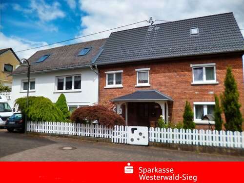 Foto - Haus zum Kaufen in Berzhahn 189.000,00 € 240 m²