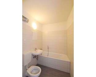 Wohnung zum Mieten in Halle (Saale) 356,00 € 56.96 m²