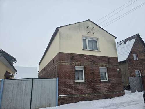 Foto - Haus zum Kaufen in Rösa 75.000,00 € 165 m²