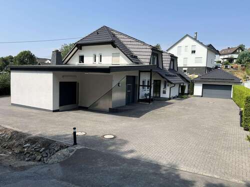 Foto - Haus zum Kaufen in Reichshof 779.000,00 € 301 m²