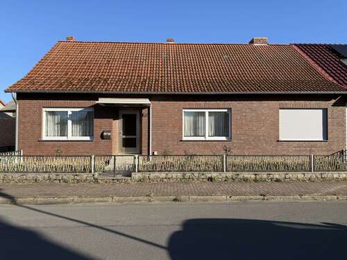 Foto - Haus zum Kaufen in Apenburg 69.999,00 € 125.8 m²