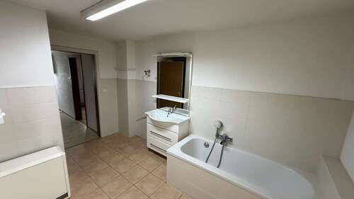 Foto - Haus zum Kaufen in Steinheim am Albuch 180.000,00 € 240 m²