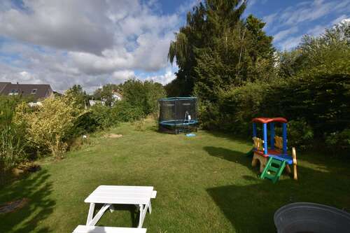Foto - Haus zum Mieten in (city) 1.650,00 € 140 m²