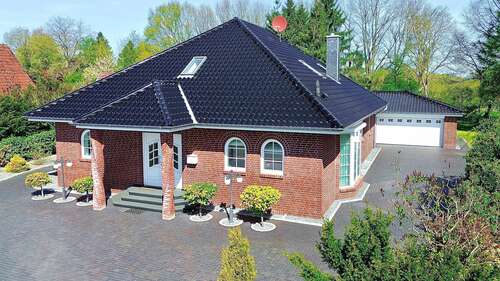 Foto - Haus zum Kaufen in Wasbek 995.000,00 € 241 m²