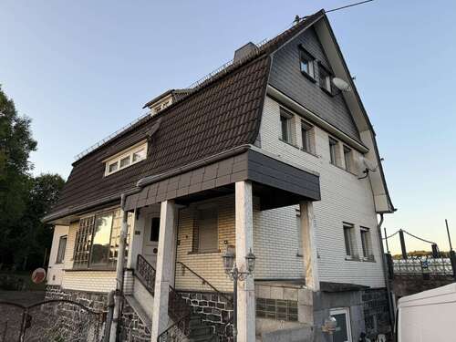 Foto - Haus zum Kaufen in Helmenzen 119.000,00 € 151 m²