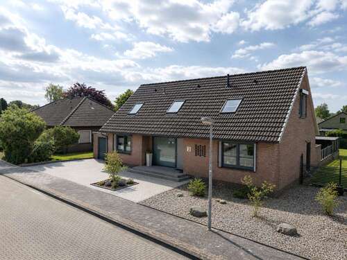 Foto - Haus zum Kaufen in Varel 595.000,00 € 242.93 m²