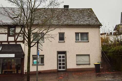 Foto - Haus zum Kaufen in Meschede - Freienohl 110.000,00 € 177 m²