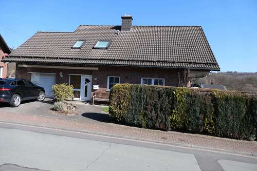 Foto - Haus zum Kaufen in Hilchenbach 425.000,00 € 198 m²