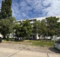 Wohnung zum Mieten in Halle (Saale) 377,00 € 65.11 m²