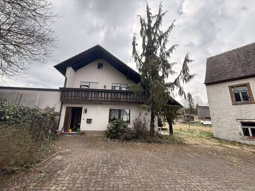 Foto - Haus zum Kaufen in Höchstädt im Fichtelgebirge 120.000,00 € 165 m²