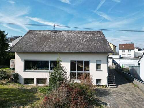 Foto - Haus zum Kaufen in Bassenheim 449.000,00 € 268.57 m²