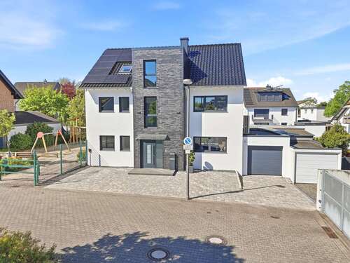 Foto - Haus zum Kaufen in Langenfeld 1.300.000,00 € 292.9 m²