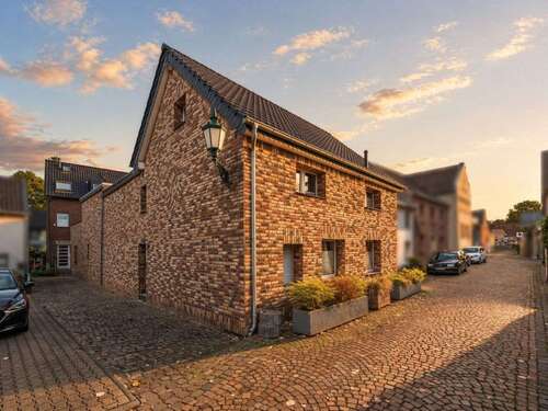 Foto - Haus zum Kaufen in Dormagen 699.000,00 € 233.99 m²