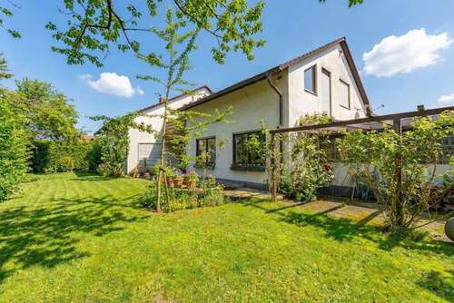 Foto - Haus zum Kaufen in Limburgerhof 950.000,00 € 296.56 m²