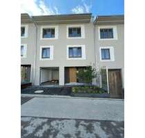 Haus zum Mieten in Pfinztal 2.195,00 € 198.06 m²
