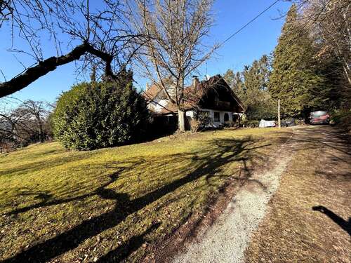 Foto - Haus zum Kaufen in Neckartenzlingen 780.000,00 € 1 m²