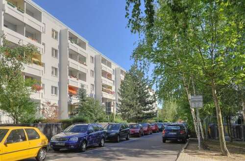 Foto - Wohnung zum Mieten in Halle 350,00 € 56.98 m²