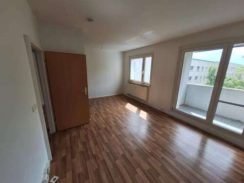 Foto - Wohnung zum Mieten in Halle 339,00 € 56.98 m²