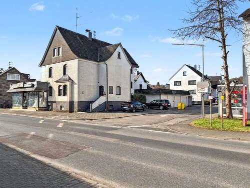 Foto - Haus zum Kaufen in Kreuztal 450.000,00 € 235 m²