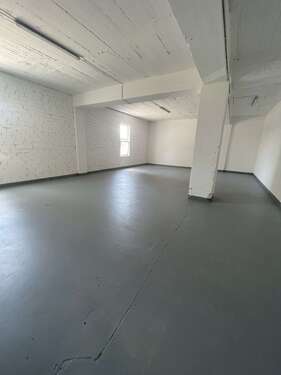 Foto - Halle in Wiesbaden 838,00 € 171.02 m²