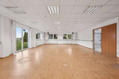 Foto - Spezialgewerbe in Herrenberg 1.690.000,00 € 1386.89 m²