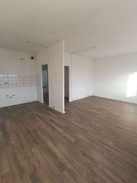 Foto - Wohnung zum Mieten in Halle 325,00 € 56.02 m²