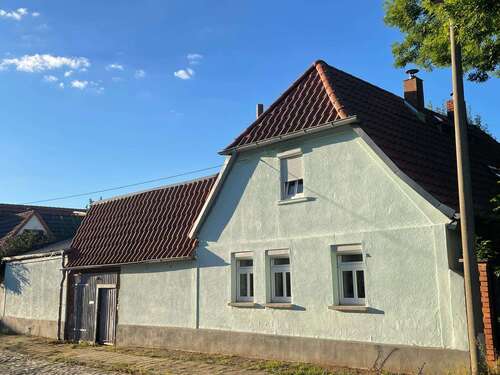 Foto - Haus zum Mieten in Aschersleben, Deutschland 450,00 € 140 m²