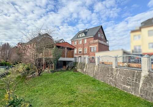 Foto - Haus zum Kaufen in Altenkirchen 377.000,00 € 230 m²