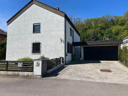Foto - Haus zum Mieten in Lappersdorf 1.950,00 € 160 m²
