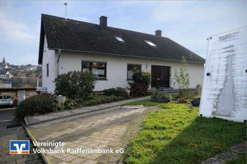 Foto - Haus zum Kaufen in Berglicht 239.000,00 € 280 m²