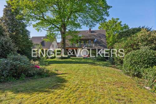 Foto - Haus zum Kaufen in Bergisch Gladbach - Refrath 875.000,00 € 252 m²