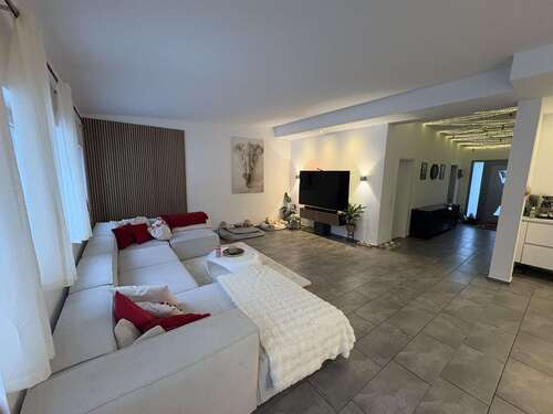 Foto - Haus zum Mieten in Leichlingen 2.190,00 € 293 m²