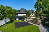 Haus zum Kaufen in Düsseldorf 2.950.000,00 € 595.65 m²