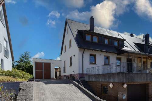 Foto - Haus zum Kaufen in Cadolzburg 470.000,00 € 194.76 m²