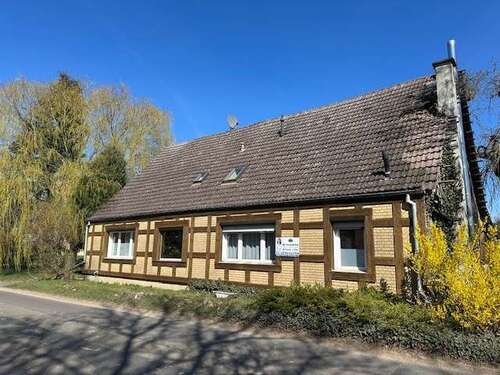 Foto - Haus zum Kaufen in Feldberger Seenlandschaft Dolgen am See 99.900,00 € 237 m²