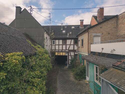 Foto - Haus zum Kaufen in Wiesbaden-Naurod 390.000,00 € 228 m²