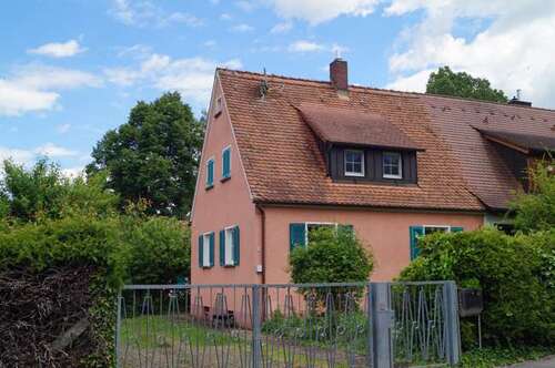 Foto - Haus zum Kaufen in Roßtal 395.000,00 € 96 m²