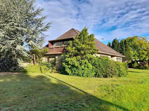 Foto - Haus zum Kaufen in Neumünster 699.000,00 € 380 m²