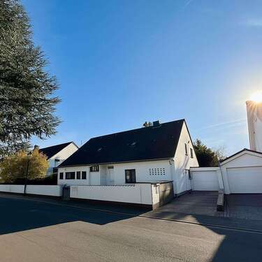 Foto - Haus zum Kaufen in Düsseldorf 1.895.000,00 € 265 m²