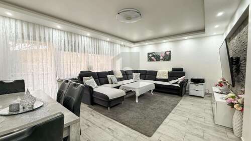 Foto - Haus zum Kaufen in Lehrte 649.000,00 € 271 m²