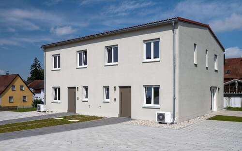 Foto - Haus zum Mieten in Aufhausen 1.450,00 € 145 m²