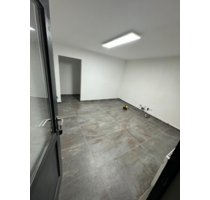 Büro in Köln 690,00 € 30 m² - 690,00&nbsp;EUR Kaltmiete, ca.&nbsp; 30,00&nbsp;m&sup2; in Köln (PLZ: 50968)