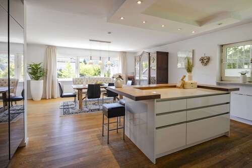 Foto - Haus zum Kaufen in Kelkheim 1.270.000,00 € 413 m²