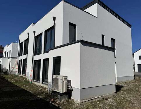 Foto - Büro in Hofheim am Taunus-Diedenbergen, Main-Taunus-Kreis 3.900,00 € 213 m²